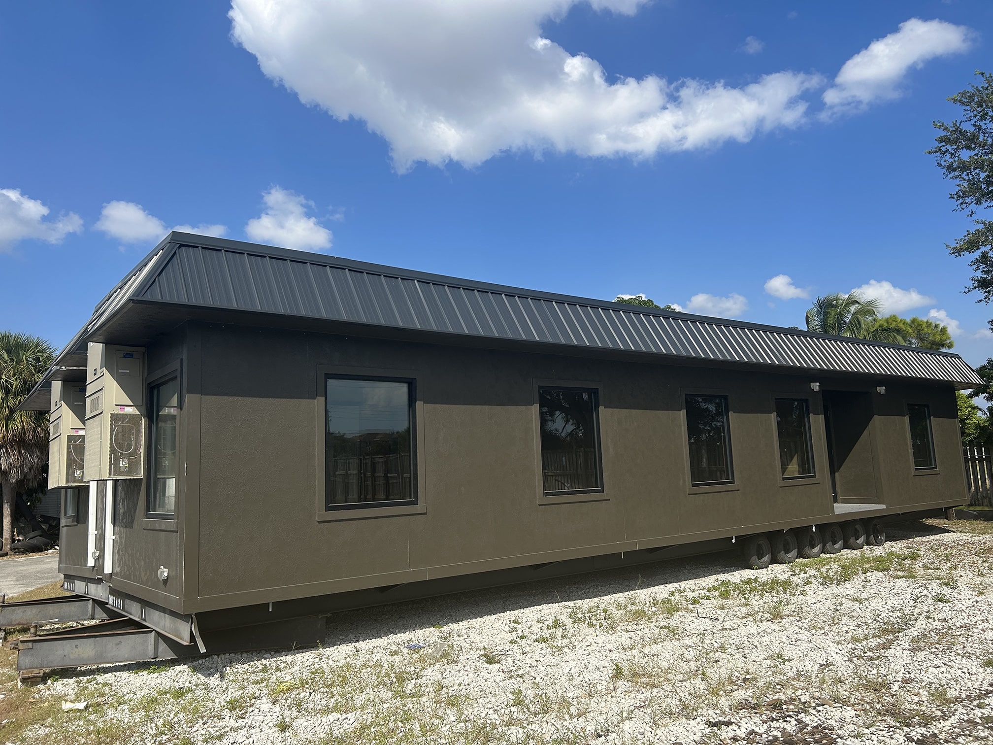 Relocatable modular health clinic building in Miami Florida